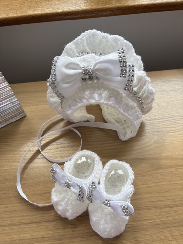 Baby bonnett and shoes hand - baby,